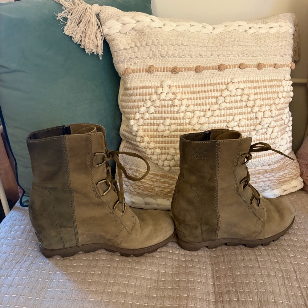 Sorel Women's Joan of Arctic Alpine Tundra Wedge Boots - Picture 5 of 12